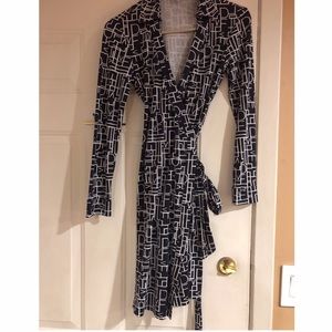 Classic Diane Von Furstenberg dress w/logo